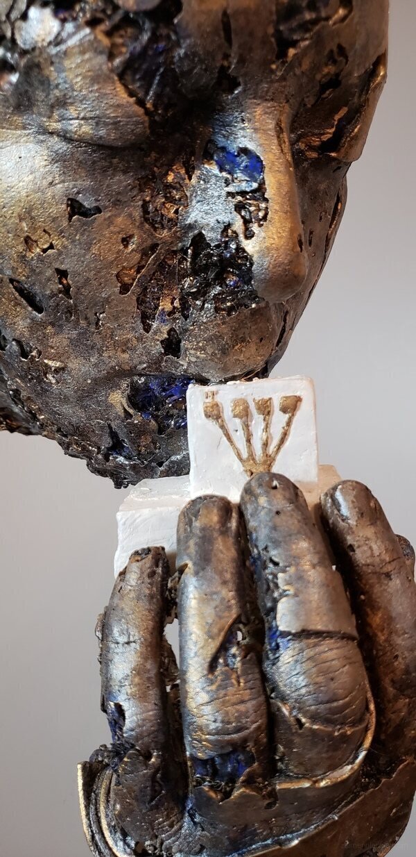 The Holy Tefiln detail 6